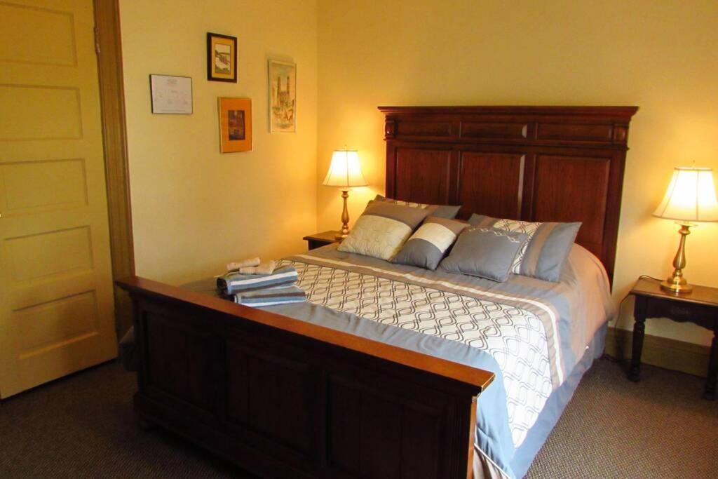 Great Gorge Guesthouse: Falls-View Retreat Near Downtown Attractions Niagara Falls Exterior photo